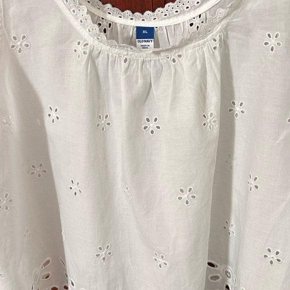 Old Navy White Eyelet Tank Top - Picture 2 of 8